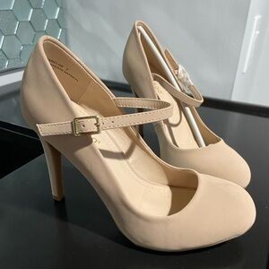 Bamboo high heels cream color size 7 women